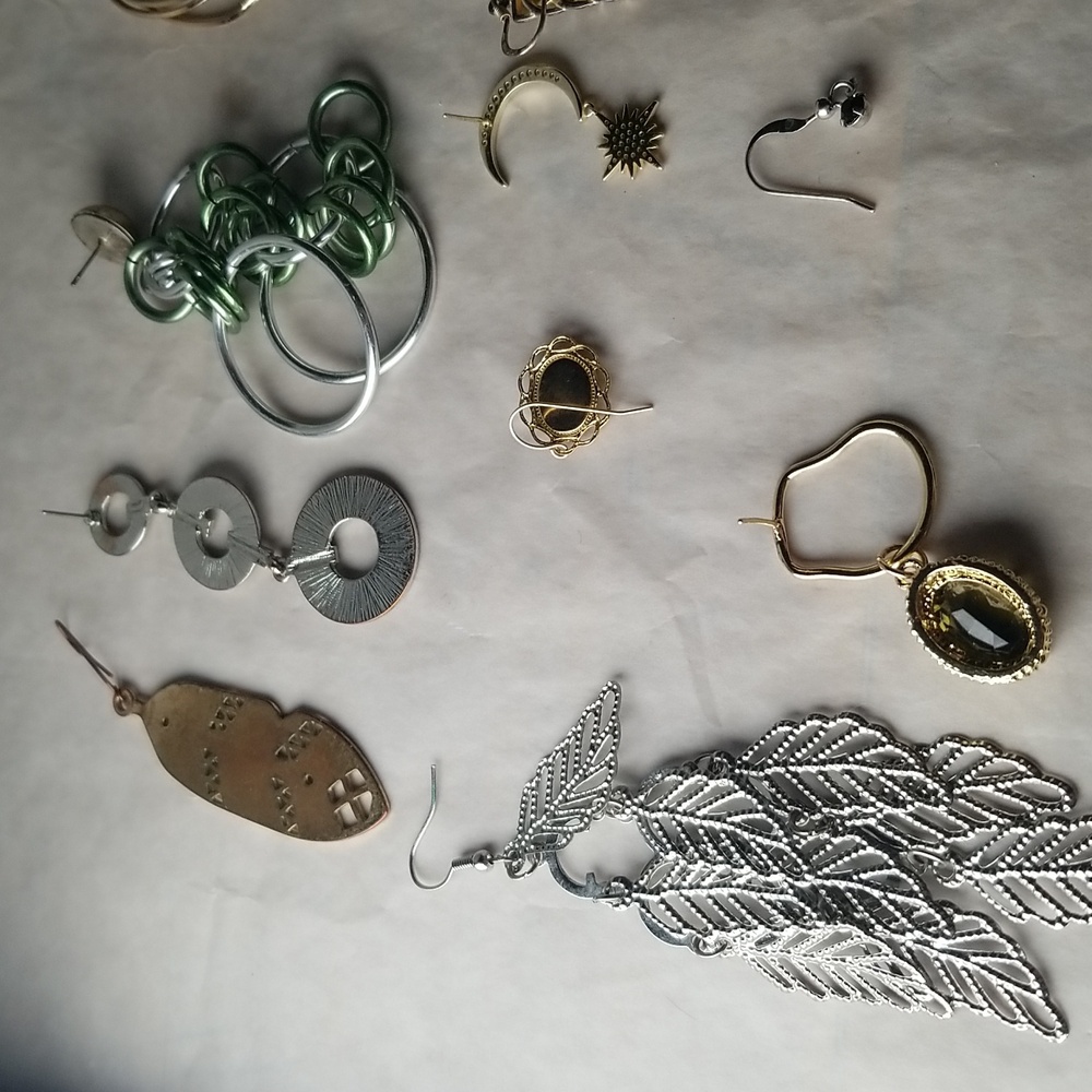 Single Earring Set - Picture 8 of 8